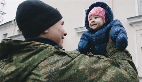 Новые выплаты семьям мобилизованных и контрактников: кто и как сможет получить детское пособие
