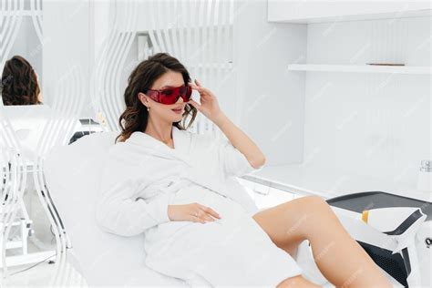 Перепутанные процедуры или халатность? Как в салоне красоты Салехарда девушка получила ожоги ног во время массажа